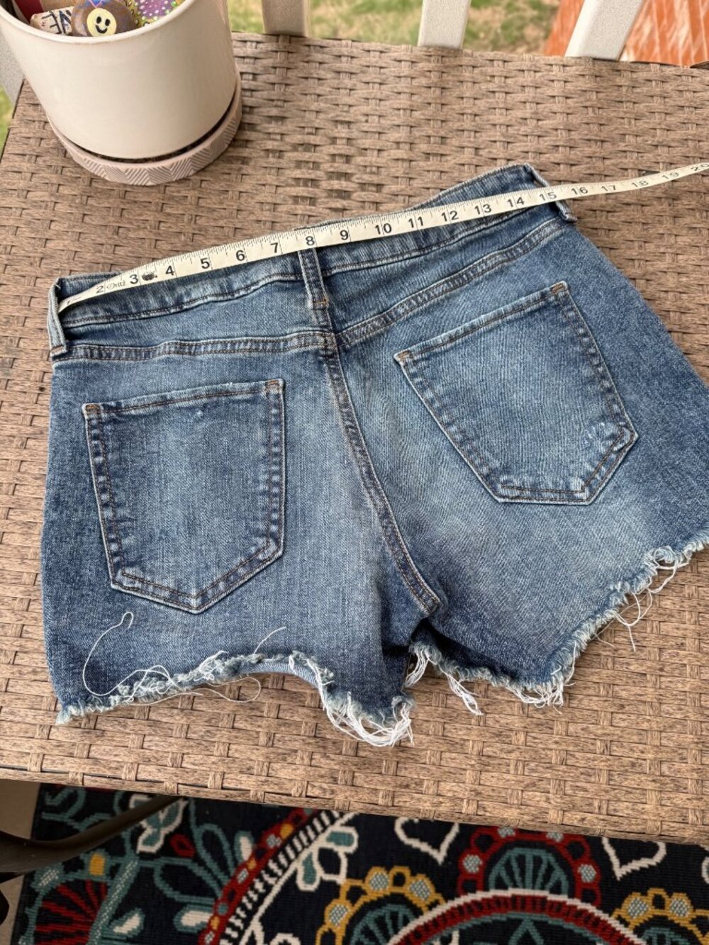 SO Women’s Distressed Denim Shorts Size 9 29W Blue Frayed Raw Hem Mid Rise - Picture 3 of 6